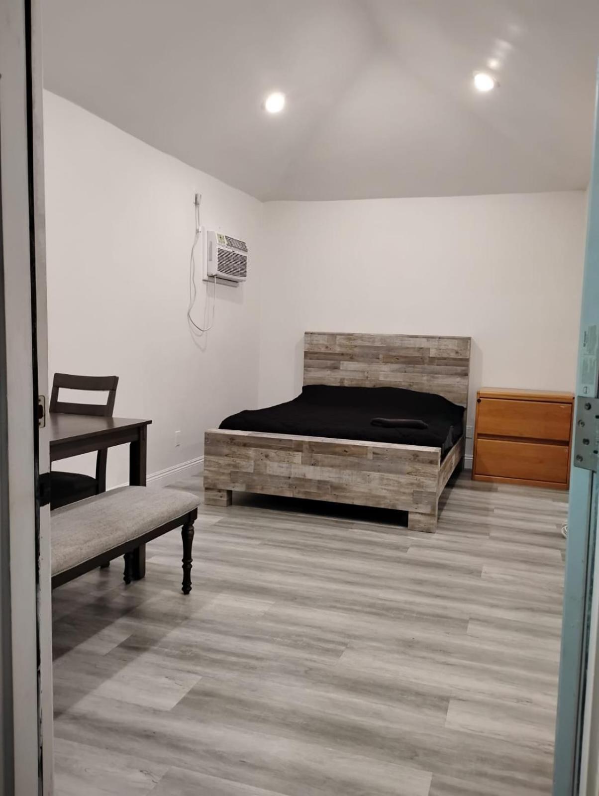 Hollywood Homes Of Hostel